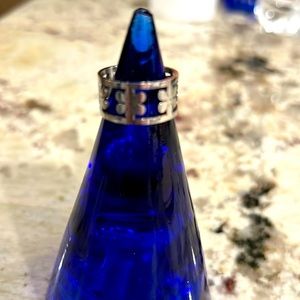 Beautiful size 7 silver ring